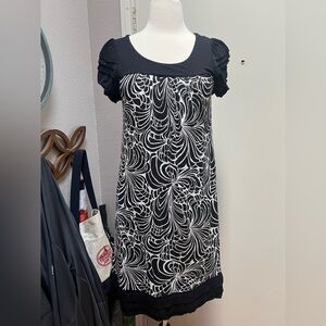 Elle brand SZ Small Black White Dress casual design cap sleeve comfy casual